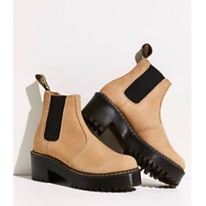 Dr Martens Rometty Chelsea Boot - Sand - Iconic Yellow Stitching - size 9